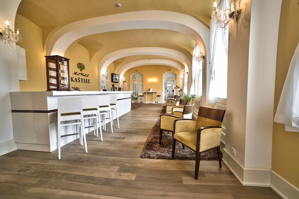 Tomášov Art Hotel Kastiel מראה חיצוני תמונה